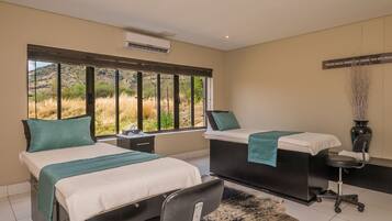 Couples treatment rooms, body treatments, hydrotherapy
