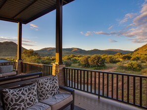Terrace/patio - Shepherd's Tree Game Lodge (Pilanesberg National Park)