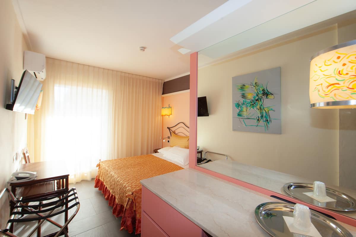 Standard Double or Twin Room | 1 bedroom, minibar, in-room safe, desk