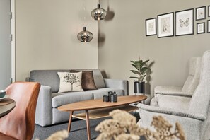 Suite estudio | Colchones Select Comfort, escritorio, cortinas opacas