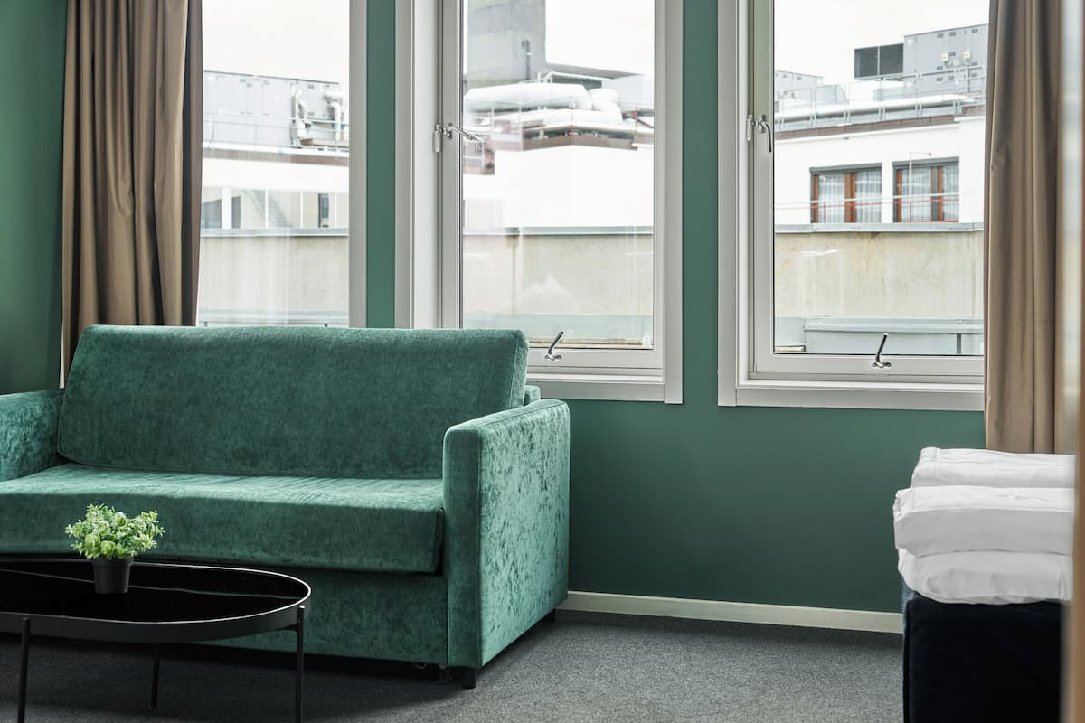 Deluxe-Zimmer, 1 Queen-Bett und Schlafsofa | Select-Comfort-Betten, Schreibtisch, Verdunkelungsvorhänge