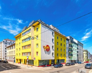 Front of property - A&T Hotel & Hostel (Vienna)