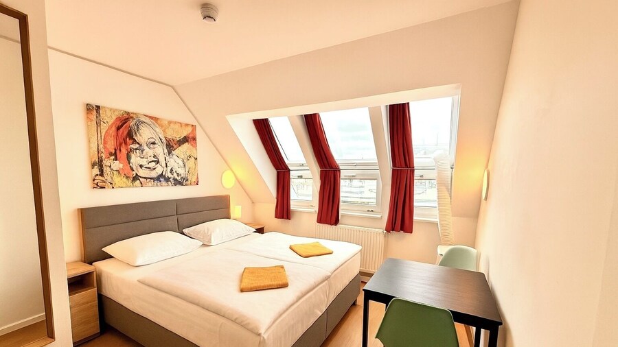 A&T Hotel & Hostel