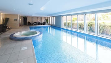 Couples treatment room(s), sauna, hot tub, steam room, body treatments