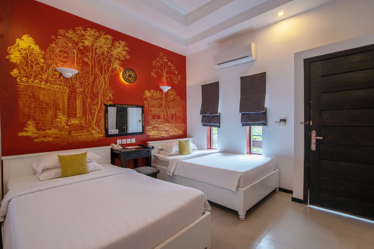 Superior Twin Room - Free Airport Transfer | 3 bedrooms, down comforters, Select Comfort beds, in-room safe