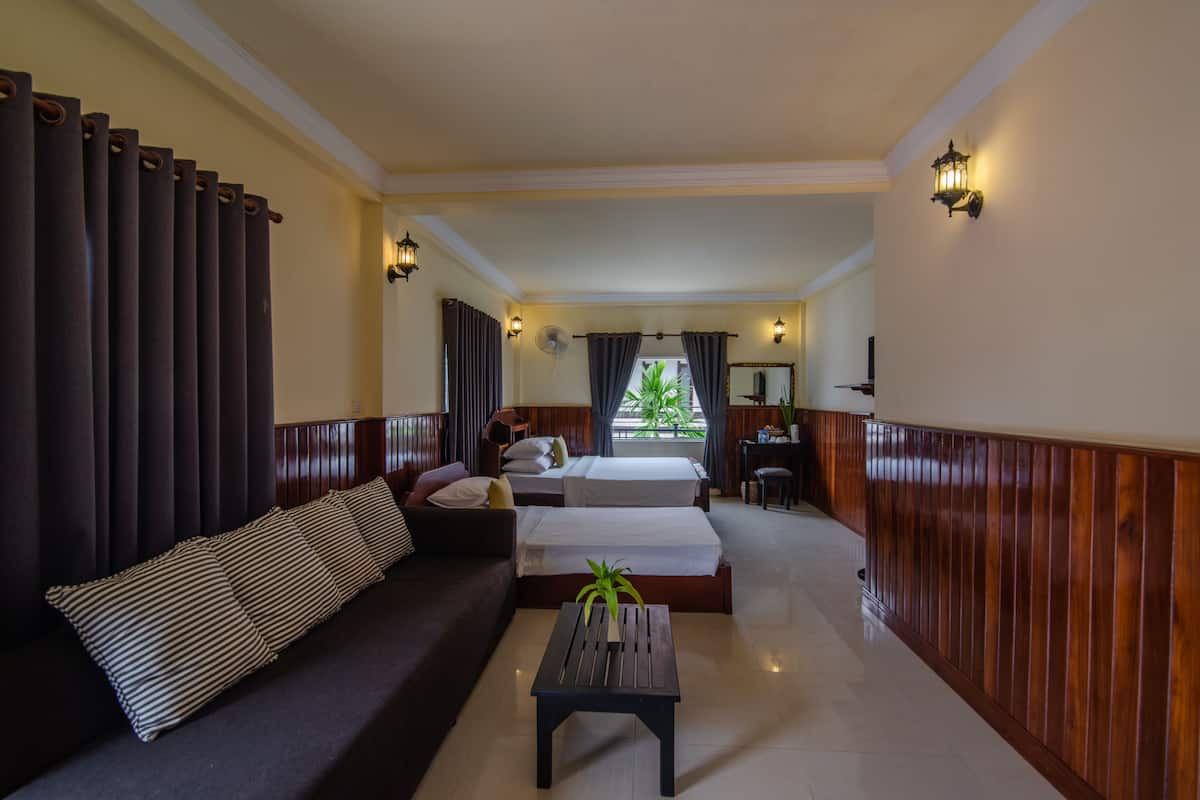 Standard Triple Room - Free Airport Transfer | 3 bedrooms, down comforters, Select Comfort beds, in-room safe