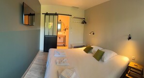 Bureau, rideaux occultants, chambres insonorisées