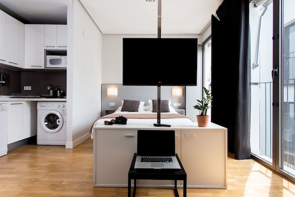 Studio, 1 Queen Bed | 3 bedrooms, soundproofing, iron/ironing board, free WiFi