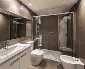 Căn hộ, 3 phòng ngủ | Phòng tắm | Vòi sen/bồn tắm kết hợp, đồ dùng nhà tắm miễn phí, máy sấy tóc