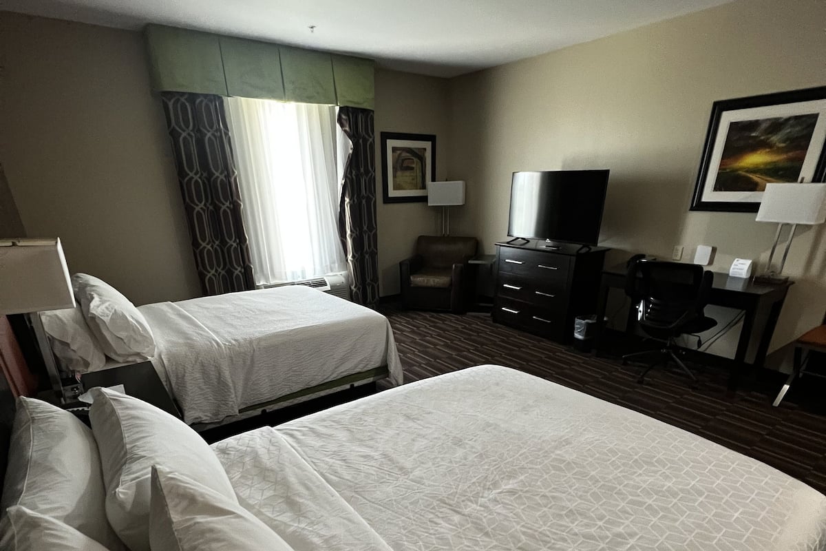 1 bedroom, desk, iron/ironing board, cots/infant beds