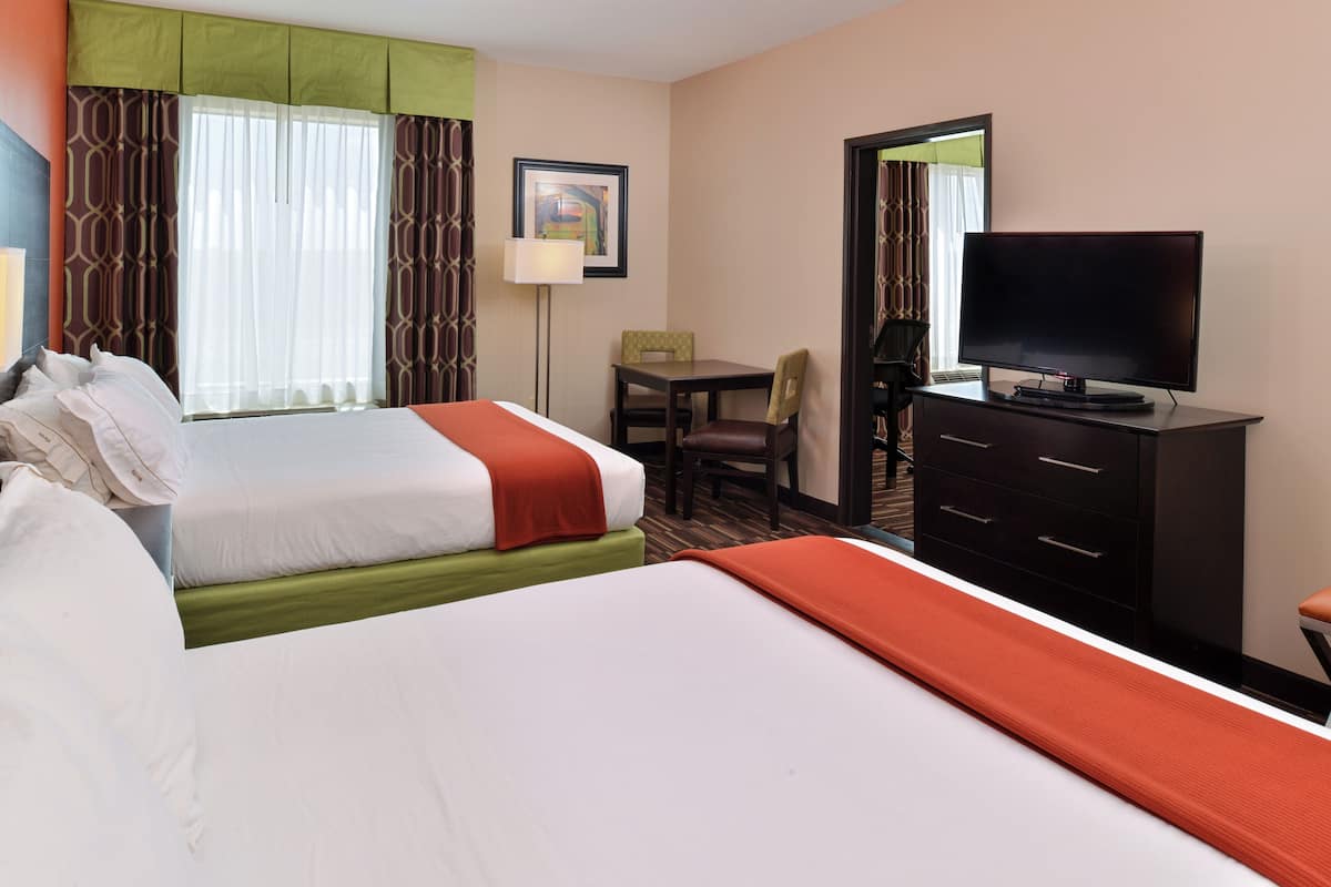 Suite, 1 Bedroom (2 Queen) | Desk, iron/ironing board, cribs (surcharge), WiFi (free)