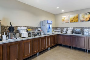 Café da manhã com buffet grátis todos os dias