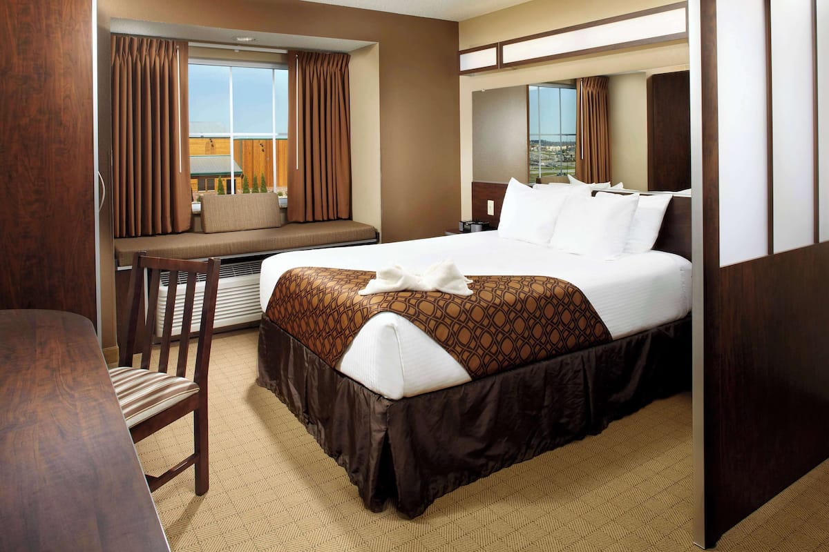 Suite, 1 Queen Bed, Accessible, Non Smoking | In-room safe, desk, blackout drapes, iron/ironing board