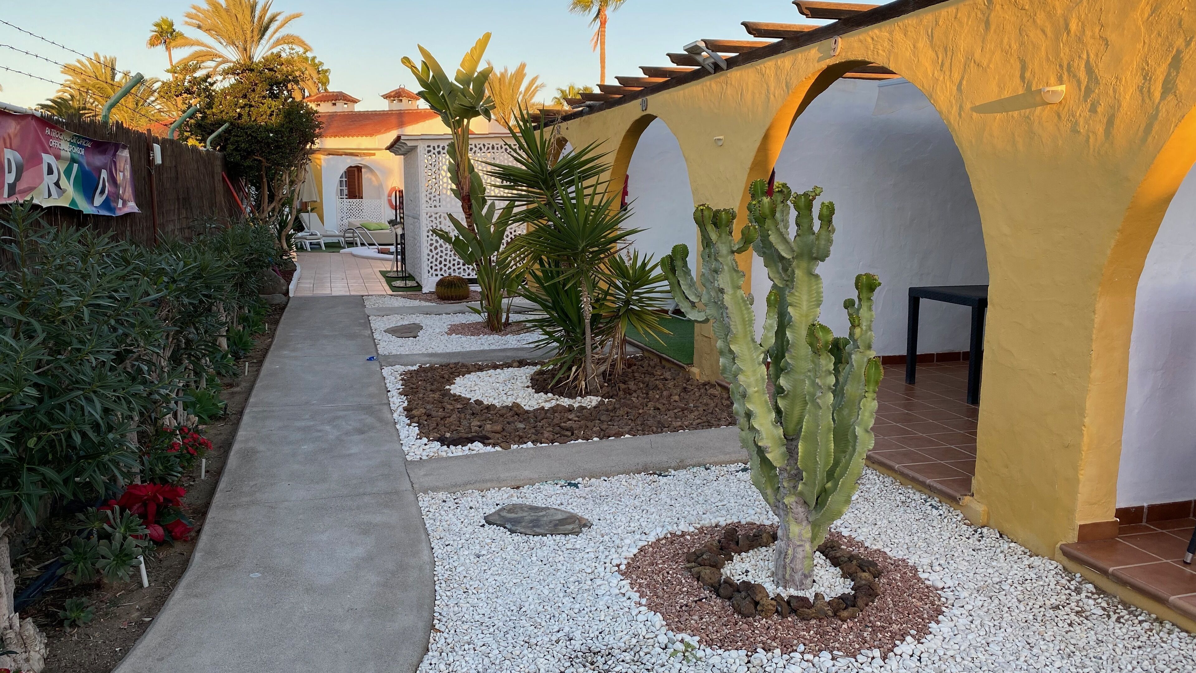 Foto - Rainbow Golf Bungalows, Gay Men-only Resort