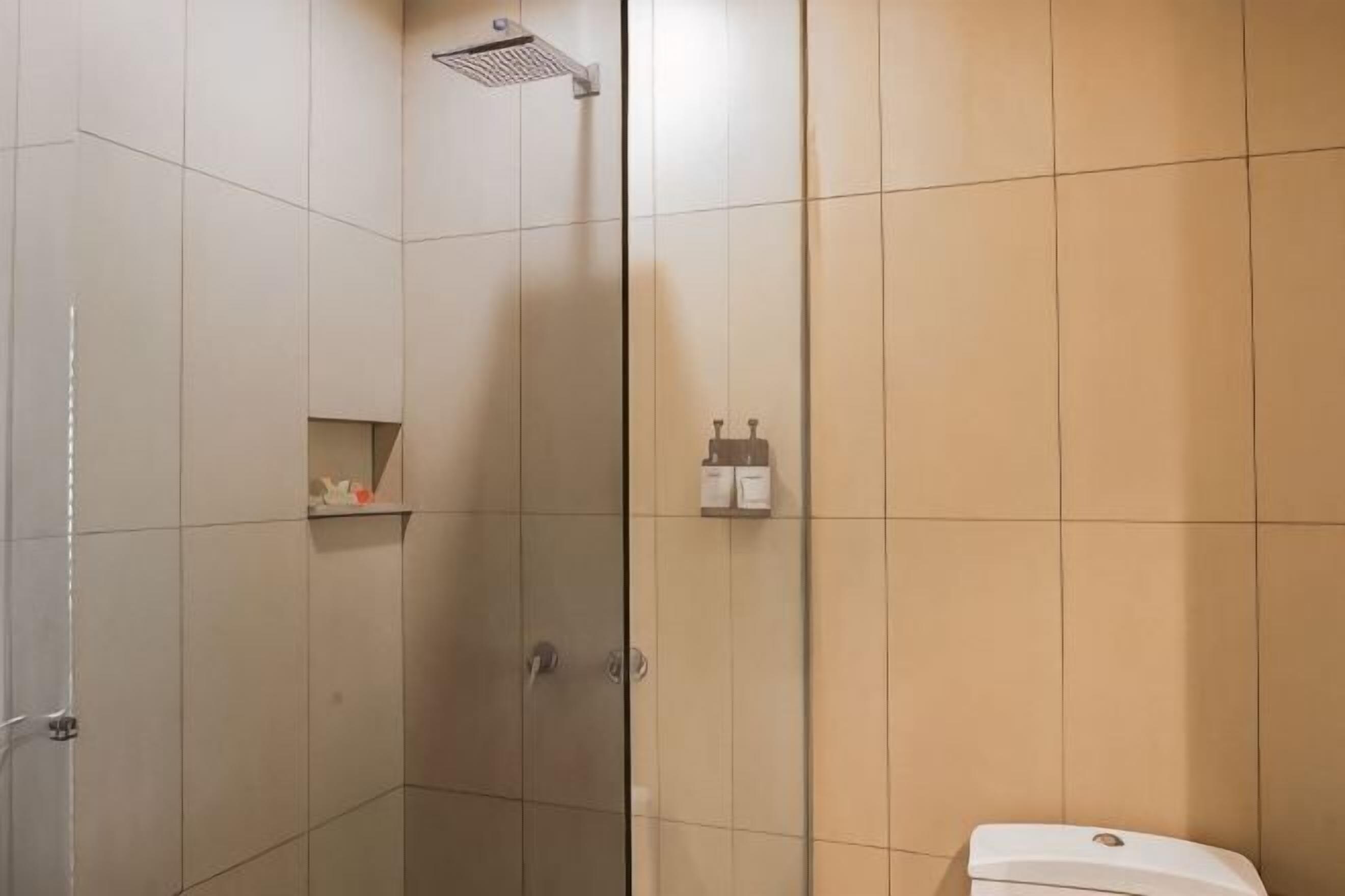 Shower, free toiletries, hair dryer, slippers