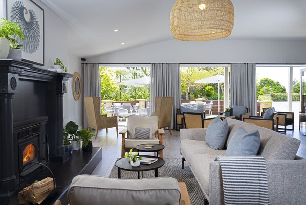 Lounge - Ratanui Lodge (Pohara)