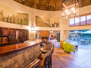 2 bars/lounges, poolside bar