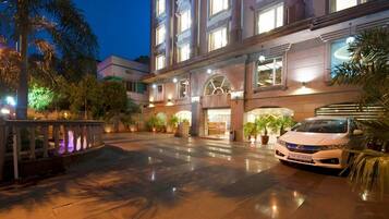 Breakfast, lunch and dinner served