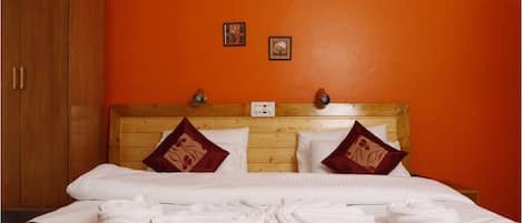 Chambre Deluxe | Literie hypoallergénique, bureau, fer et planche à repasser