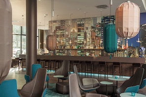 Bar (on property) - Motel One Düsseldorf-Hauptbahnhof (Düsseldorf)