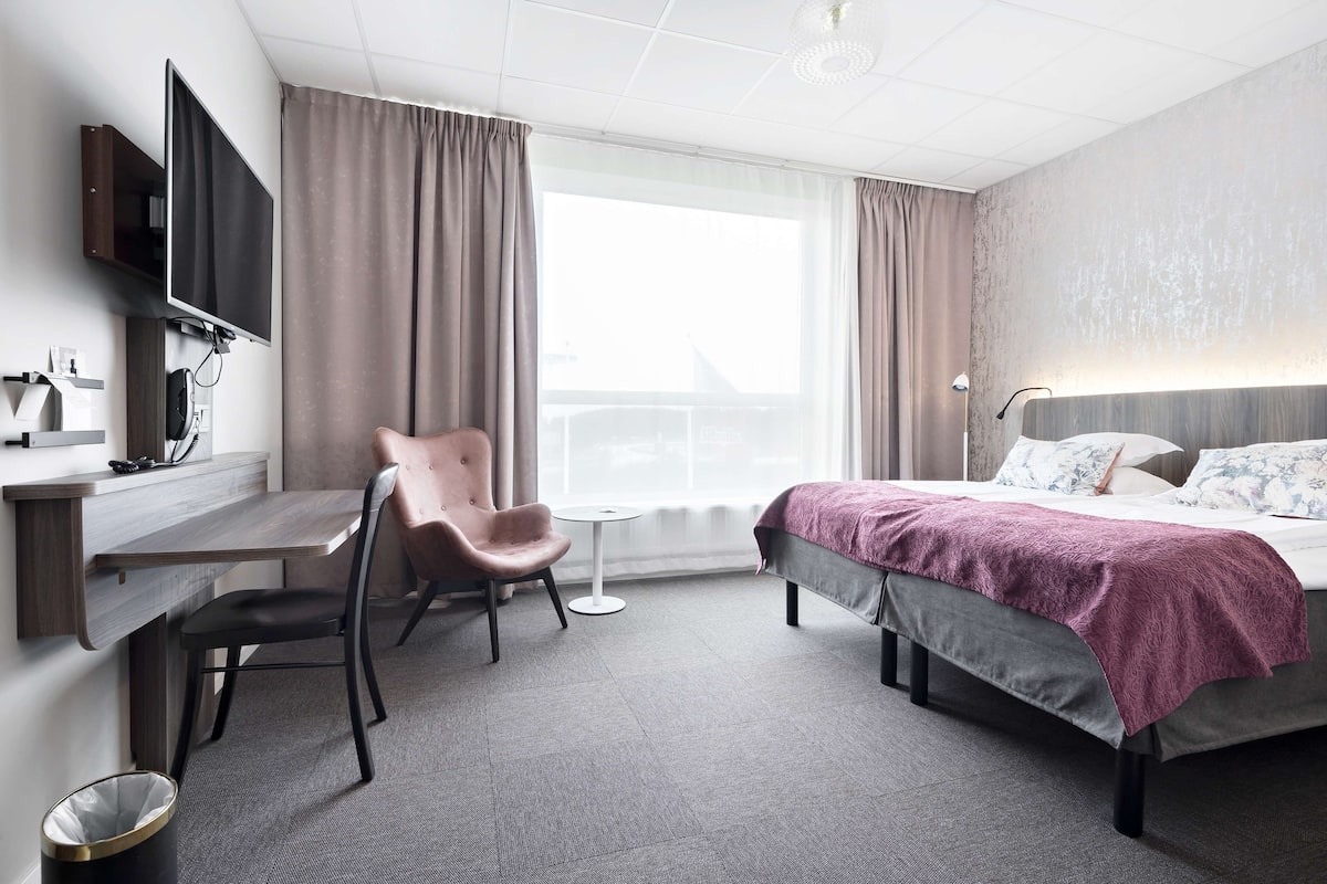 Desk, iron/ironing board, free cots/infant beds, free WiFi