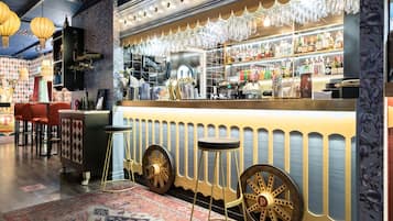 2 restauranter; serverer morgenmad