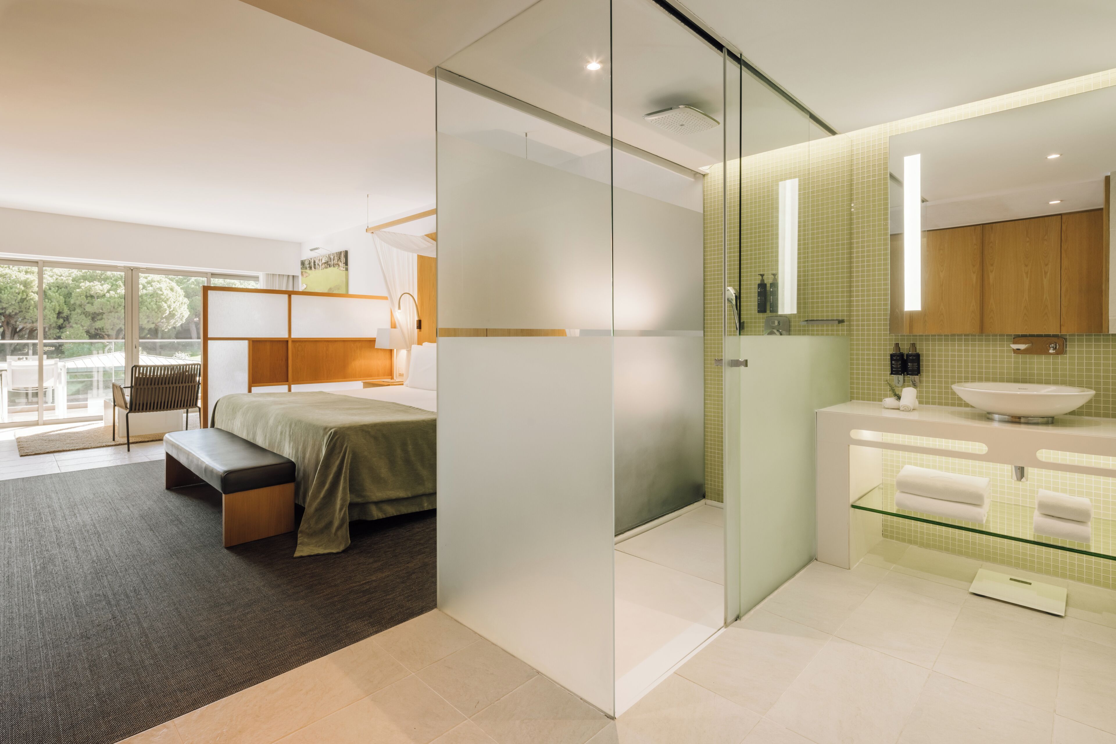 So Suite | Salle de bain | Articles de toilette gratuits, sèche-cheveux, chaussons
