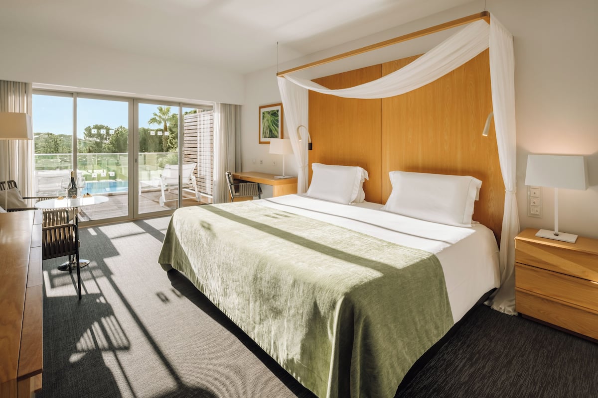 Deluxe Room, Pool View | 1 bedroom, premium bedding, minibar, in-room safe