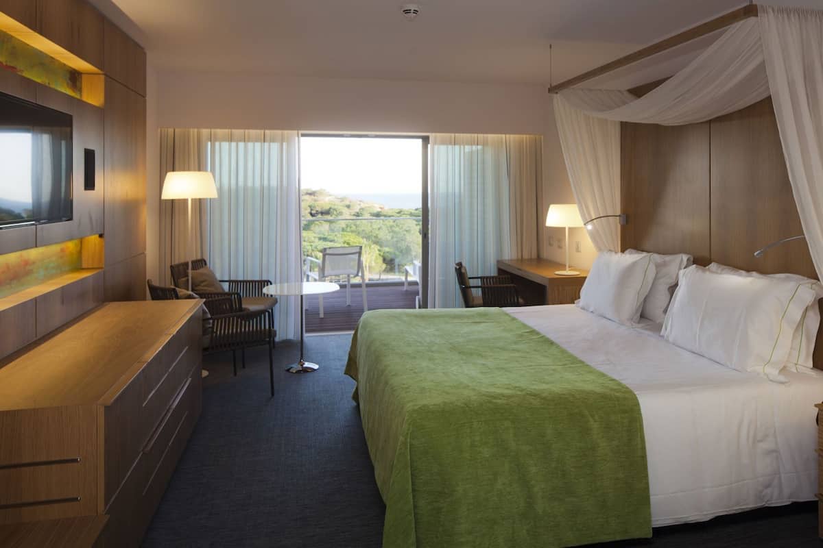 1 bedroom, premium bedding, minibar, in-room safe