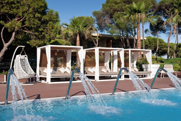 Indoor pool, 5 outdoor pools, pool umbrellas, pool loungers