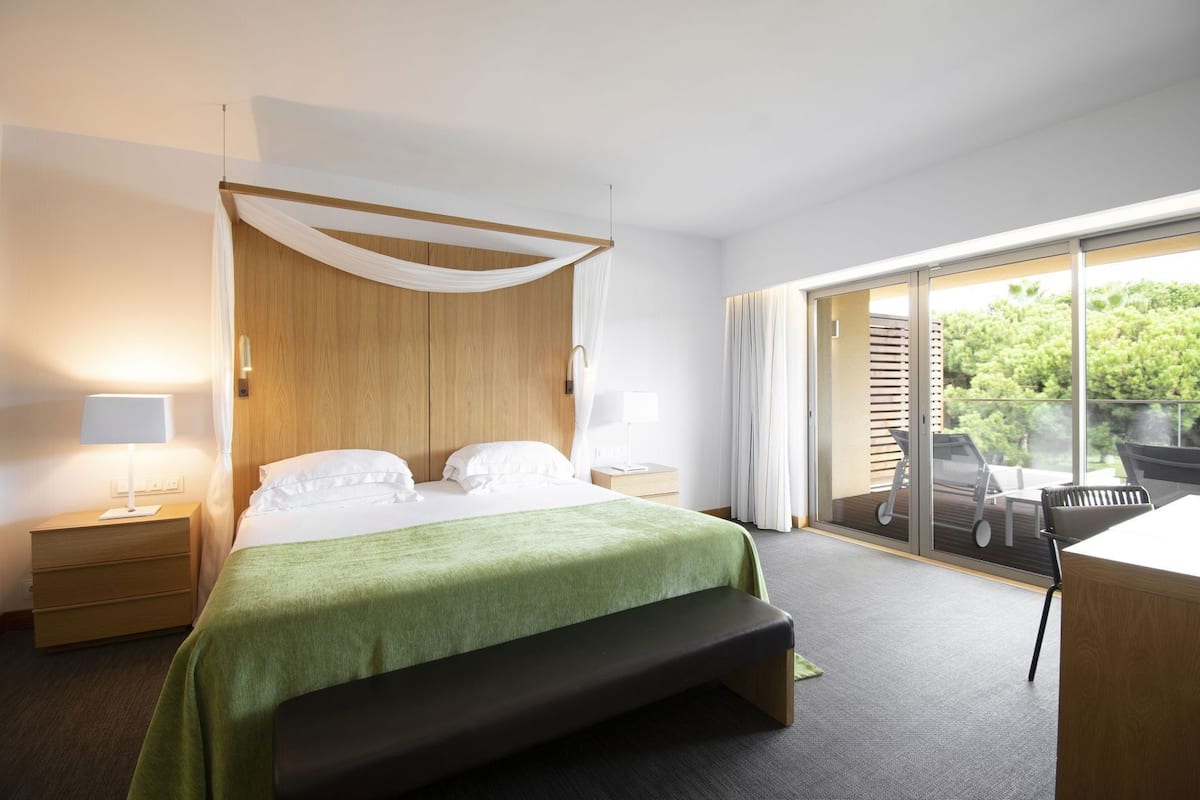1 bedroom, premium bedding, minibar, in-room safe