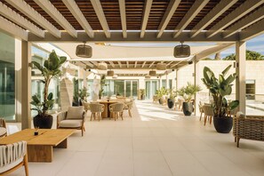 2 restaurants, breakfast, dinner served; Mediterranean cuisine  - EPIC SANA Algarve Hotel (Albufeira)