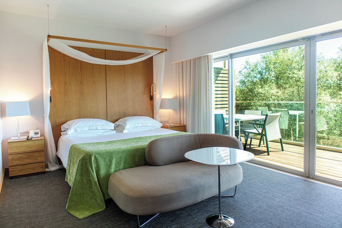 Duplex Deluxe Suite - Garden View | 1 bedroom, premium bedding, minibar, in-room safe