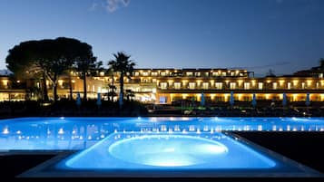 Indoor pool, 5 outdoor pools, pool umbrellas, pool loungers