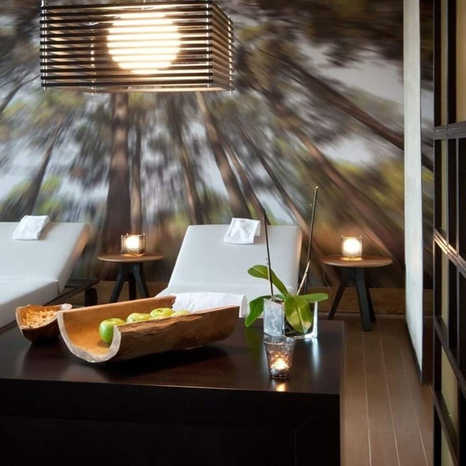 Couples treatment rooms, sauna, hot tub, steam room, body treatments