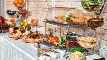 Petit déjeuner buffet (15 USD par personne)