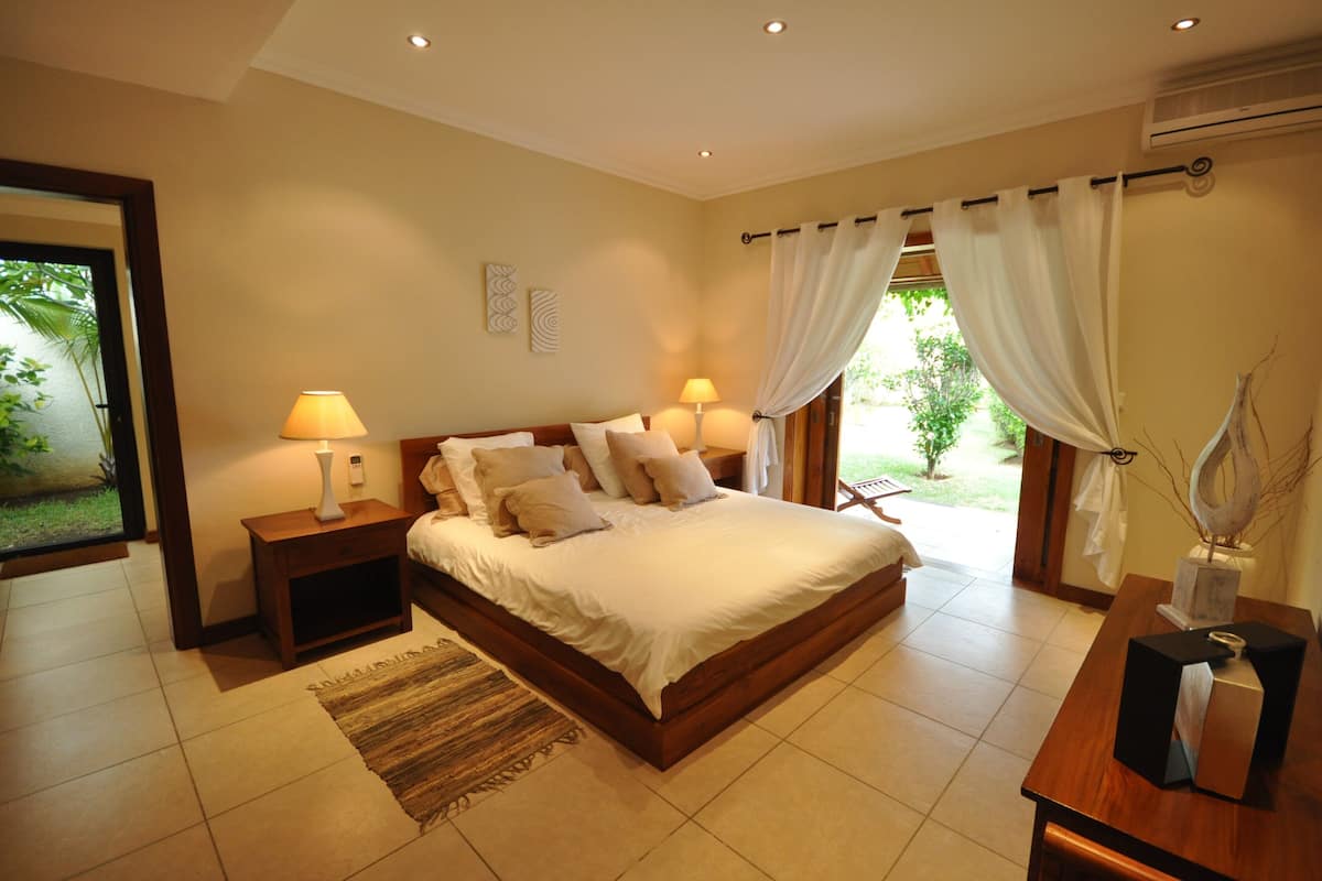 Luxe beddengoed, een kluis op de kamer, individueel gemeubileerd