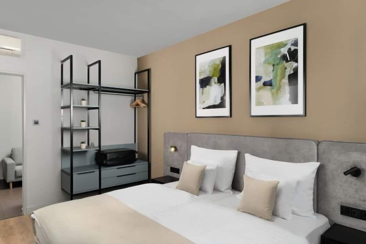 2 camere, biancheria da letto di alta qualità, una cassaforte in camera