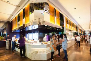 Daily cooked-to-order breakfast (TWD 462 per person)