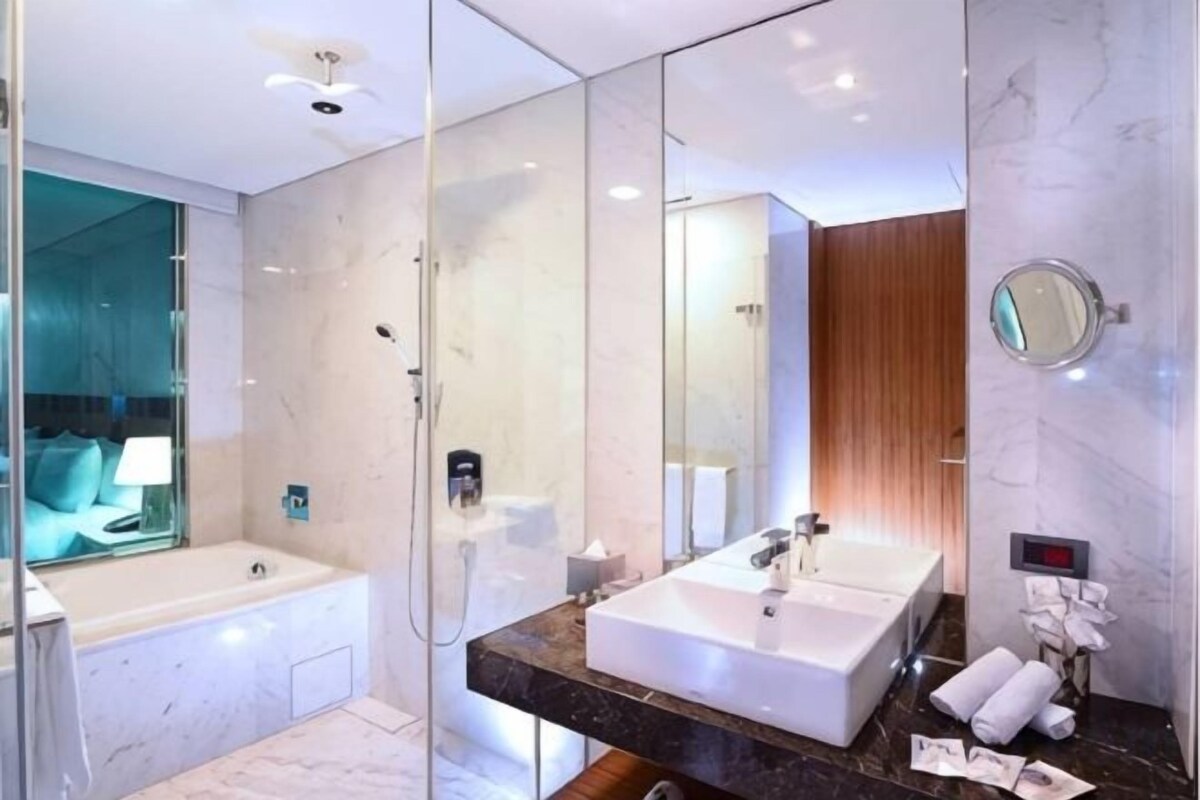 Badezimmer | Dusche, Regendusche, Haartrockner, Bademäntel