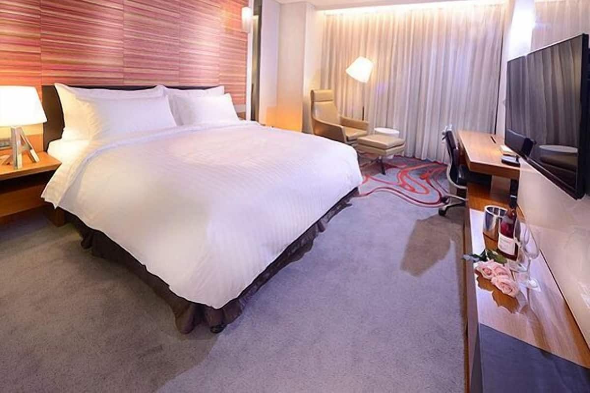 Minibar, in-room safe, desk, blackout drapes