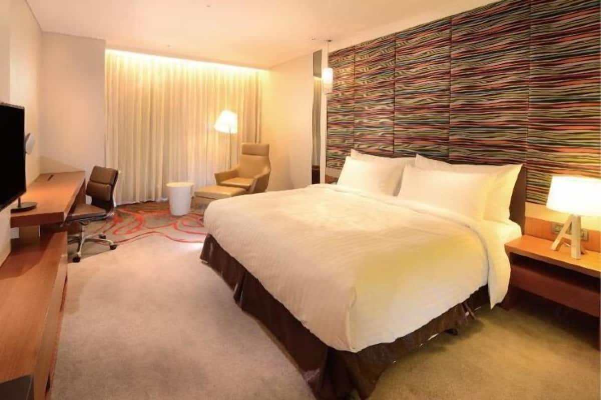 Minibar, in-room safe, desk, blackout drapes