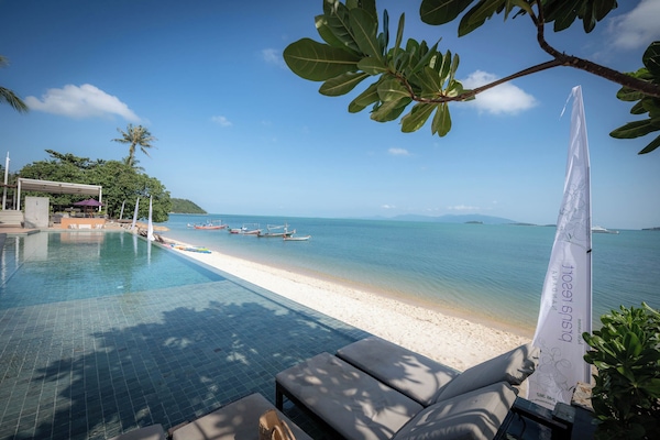 2 piscine all'aperto, ombrelloni da piscina, lettini