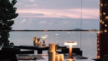 2 restaurants; ze serveren er ontbijt, lunch, diner en brunch