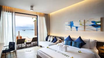 Oceanfront Premium (Beach wing) | Minibar, brankas, meja kerja, dan tirai kedap cahaya