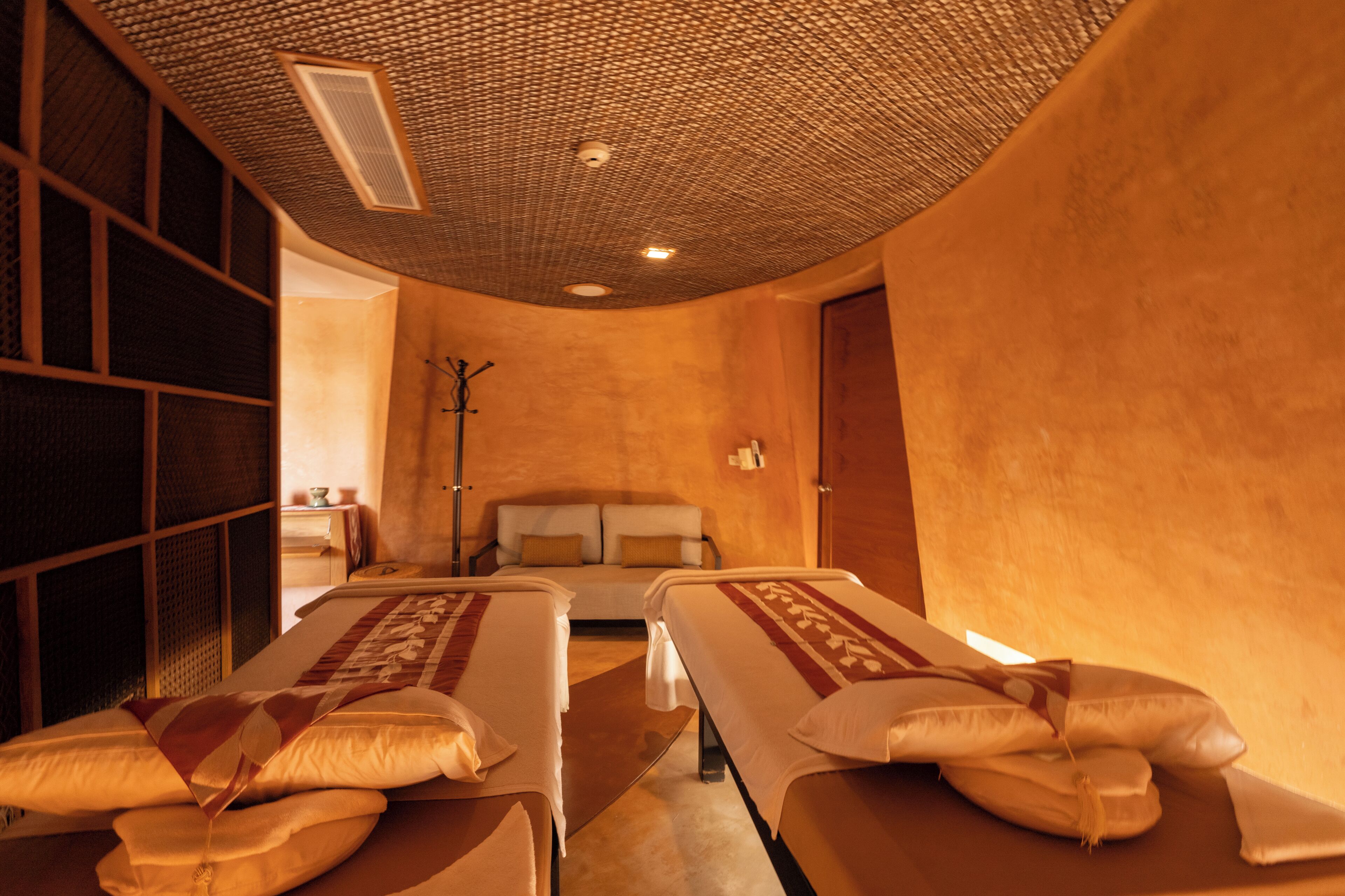 双人护理室、热水浴缸、湿蒸房、身体护理、芳香疗法、深层组织按摩