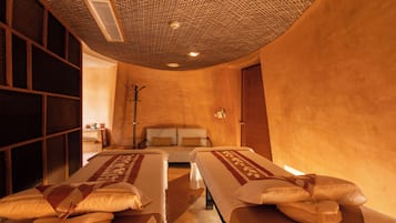 Couples treatment rooms, hot tub, steam room, body treatments