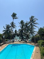 4 outdoor pools, pool umbrellas, sun loungers