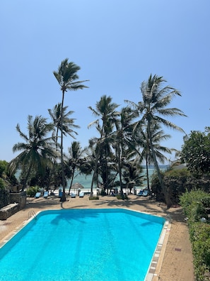 4 piscinas al aire libre, sombrillas, tumbonas