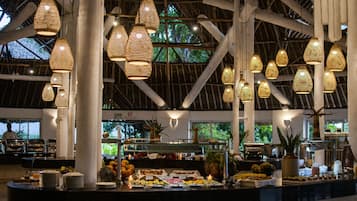 Petit déjeuner buffet (2500 KES par personne)